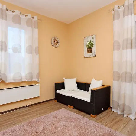 Family Friendly House With A Swimming Pool Nska, Krk - 23499 Ferienhaus Malinska